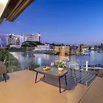 Luxury, Pets, Beach, Convention, Casino, Shopping, Privacy