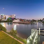 Luxury, Pets, Beach, Convention, Casino, Shopping, Privacy