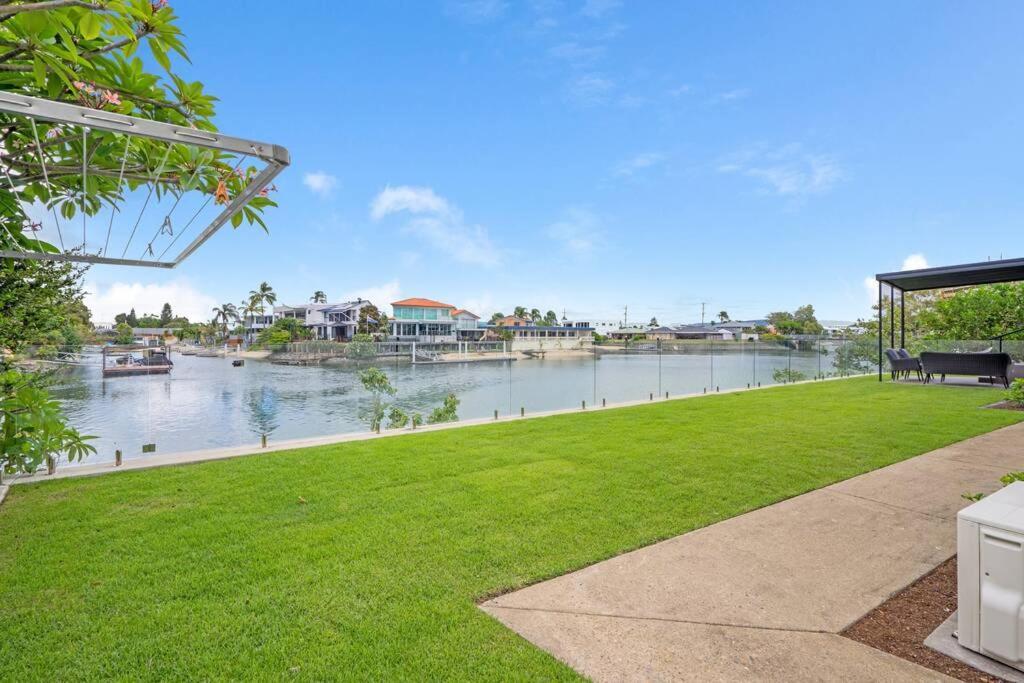 Luxury, Pets, Beach, Convention, Casino, Shopping, Privacy Apartment Gold Coast