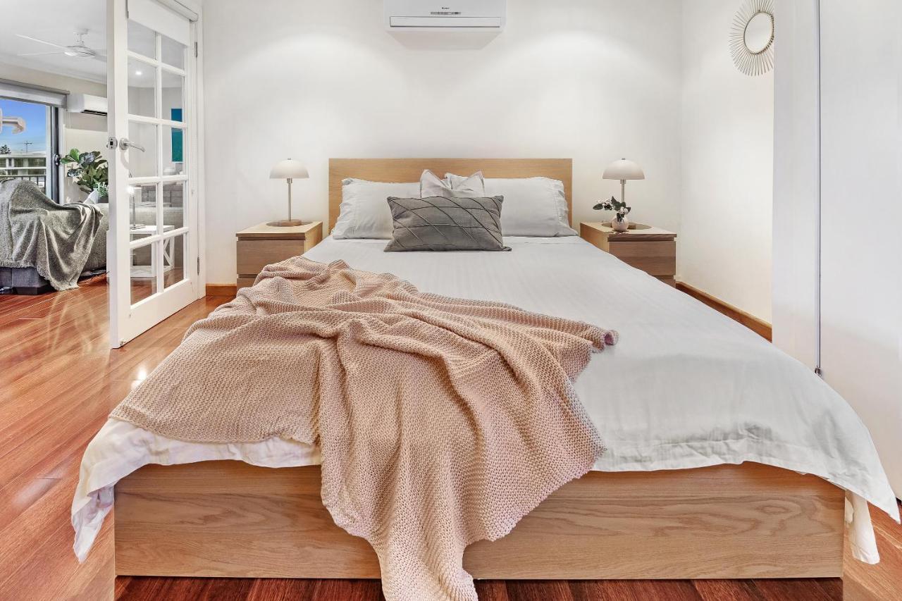 Luxury, Pets, Beach, Convention, Casino, Shopping, Privacy * Gold Coast